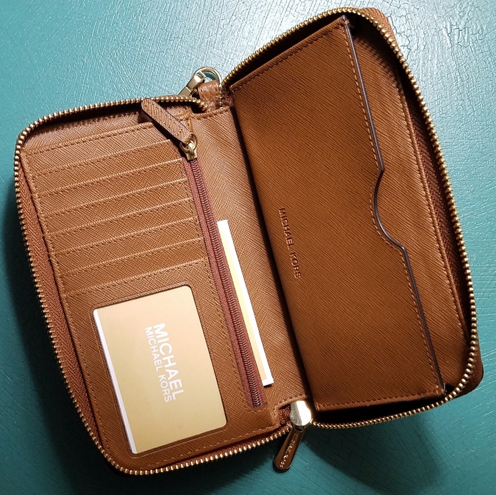 Mercer Large Flat Multi Function Phone Wristlet - image 2